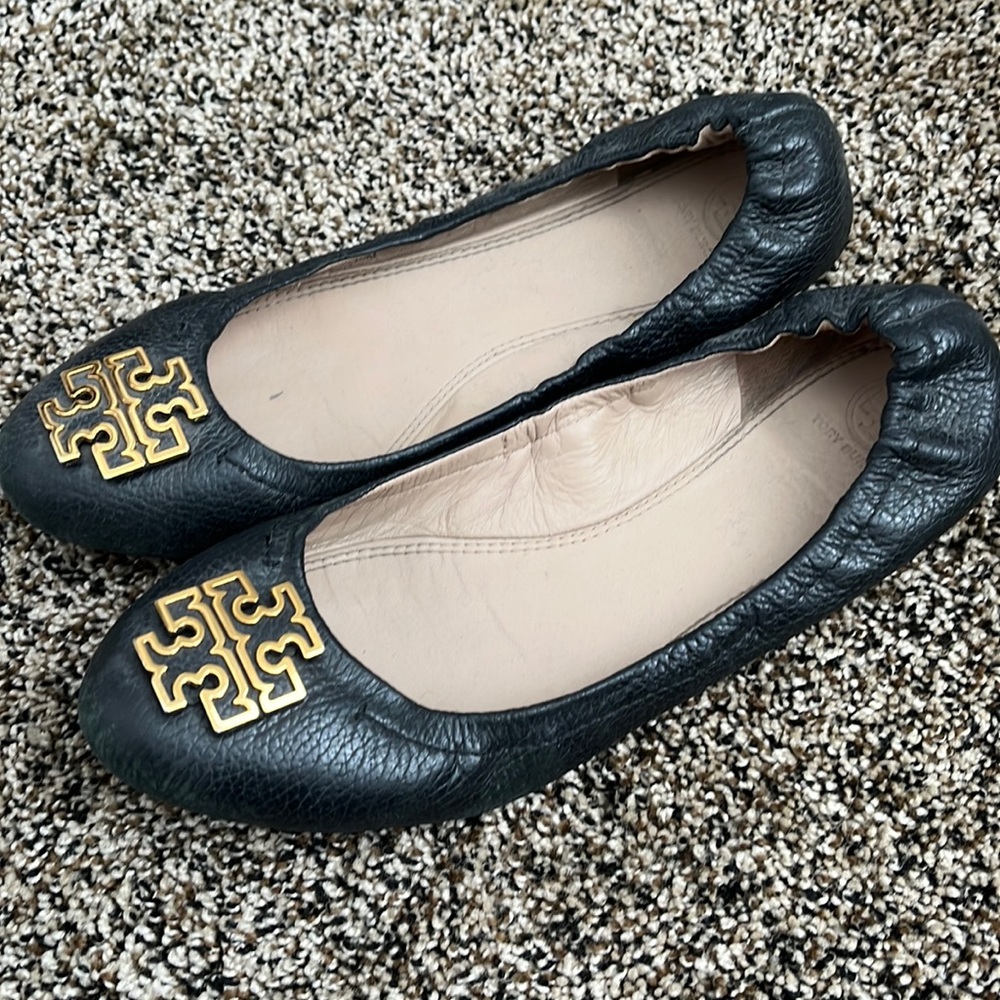 Tory Burch Gold Logo Melinda Black Leather Flat, worn - Picture 2 of 7